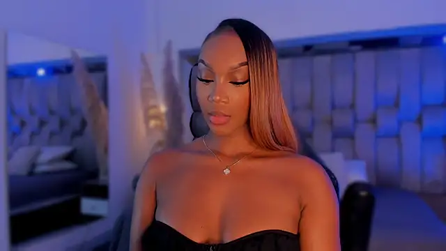 ChaynnaCooper online show from October 2025 03:43:02 AM