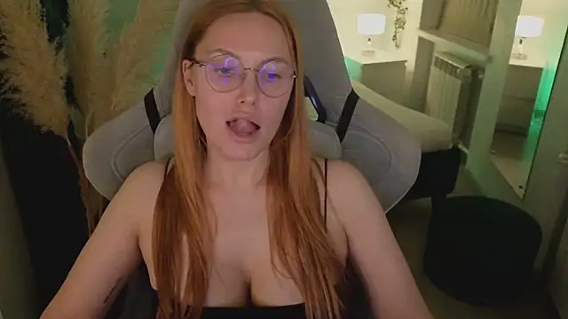 Snapshot of Love_Call chatting on February 2025 08:40:01 AM Love Call online show from February 2025 08:40:01 AM