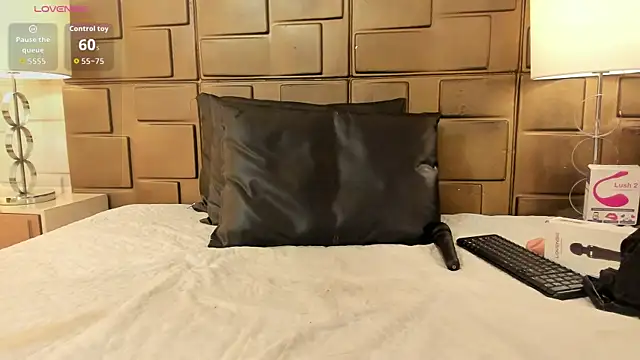 NaomyRivera online show from July 2026 12:51:01 PM