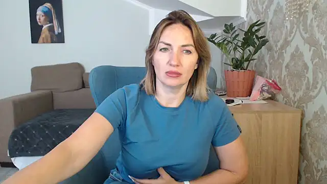 Mallinia online show from October 2025 12:04:02 PM