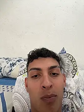 Snapshot of ValenSuarez25 chatting on August 2026 05:15:01 PM ValenSuarez25 online show from August 2026 05:15:01 PM