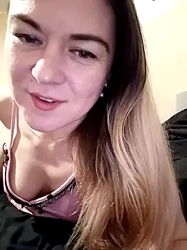 LunikaLunaX online show from December 2024 09:19:01 PM