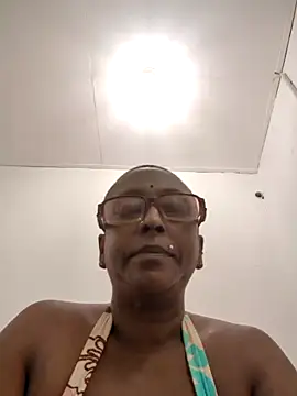 Snapshot of mamakarma1403 chatting on June 2026 12:52:02 PM mamakarma1403 online show from June 2026 12:52:02 PM
