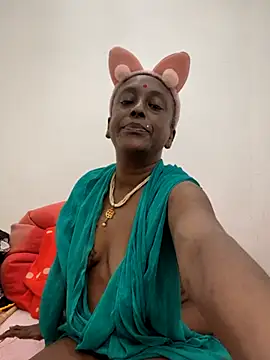 Snapshot of mamakarma1403 chatting on June 2026 05:23:01 AM mamakarma1403 online show from June 2026 05:23:01 AM