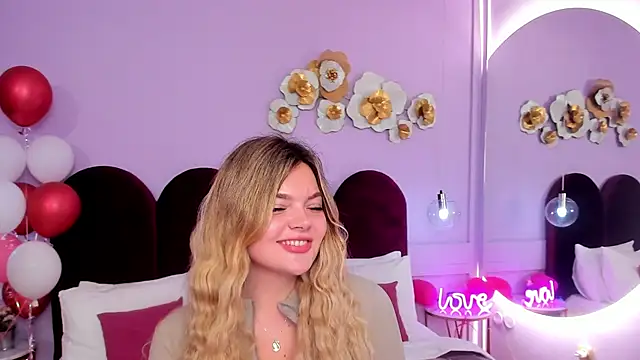 Snapshot of ZaraBloom chatting on November 2025 03:17:01 AM ZaraBloom online show from November 2025 03:17:01 AM