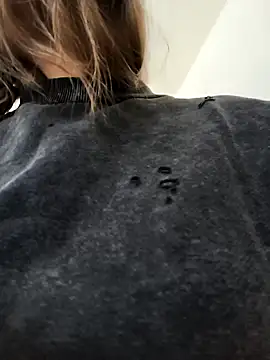 Snapshot of AliceBrayan chatting on September 2025 05:07:01 AM AliceBrayan online show from September 2025 05:07:01 AM