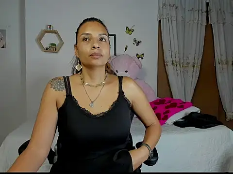 Snapshot of mykaelahoney chatting on November 2025 04:22:02 AM mykaelahoney online show from November 2025 04:22:02 AM