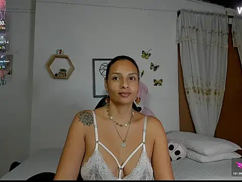 Snapshot of mykaelahoney chatting on November 2025 04:56:01 AM mykaelahoney online show from November 2025 04:56:01 AM