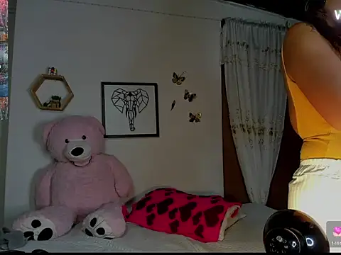 Snapshot of mykaelahoney chatting on November 2025 05:09:02 AM mykaelahoney online show from November 2025 05:09:02 AM