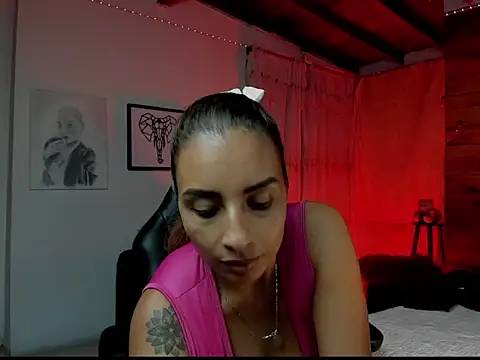 Snapshot of mykaelahoney chatting on December 2025 05:48:01 AM mykaelahoney online show from December 2025 05:48:01 AM