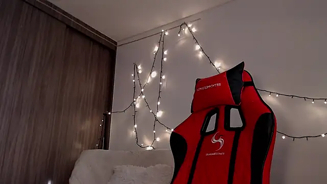 Snapshot of thomas_gun chatting on December 2024 08:54:01 PM thomas gun online show from December 2024 08:54:01 PM