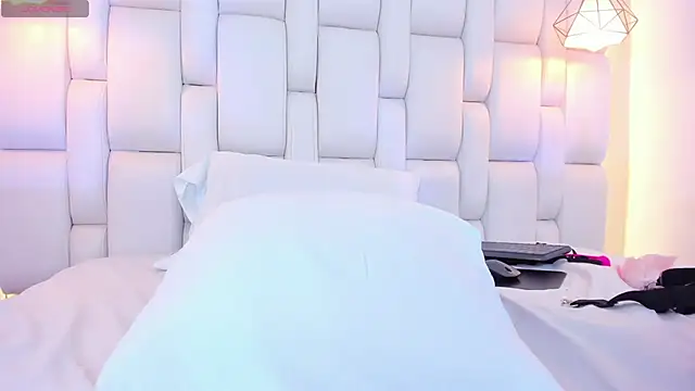 AslyGomez online show from February 2025 05:40:02 PM