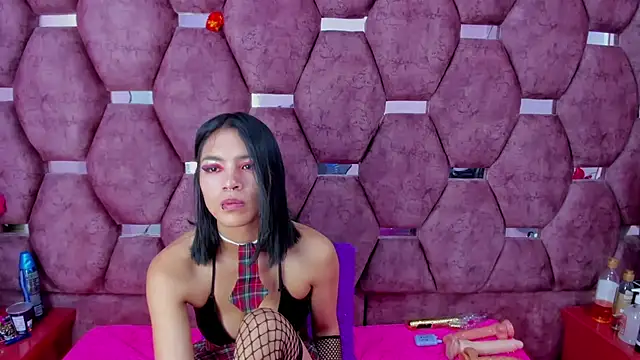 Snapshot of SaraLoveee_ chatting on December 2024 03:29:02 AM SaraLoveee  online show from December 2024 03:29:02 AM