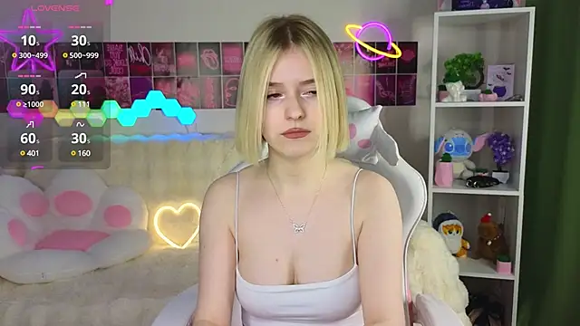 Snapshot of Dragonwind chatting on February 2025 01:33:01 AM Dragonwind online show from February 2025 01:33:01 AM