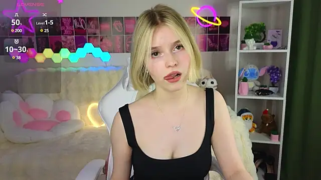 Snapshot of Dragonwind chatting on February 2025 03:24:01 AM Dragonwind online show from February 2025 03:24:01 AM