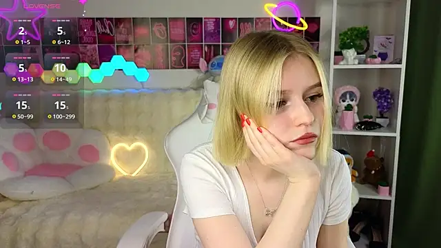 Snapshot of Dragonwind chatting on February 2025 01:05:02 AM Dragonwind online show from February 2025 01:05:02 AM