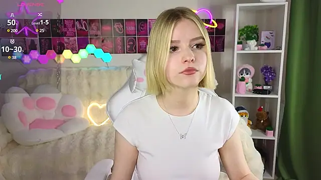 Snapshot of Dragonwind chatting on March 2025 02:41:02 AM Dragonwind online show from March 2025 02:41:02 AM