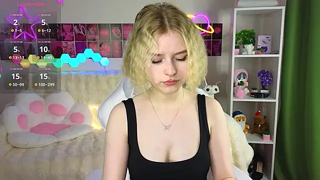 Snapshot of Dragonwind chatting on March 2025 10:53:02 PM Dragonwind online show from March 2025 10:53:02 PM