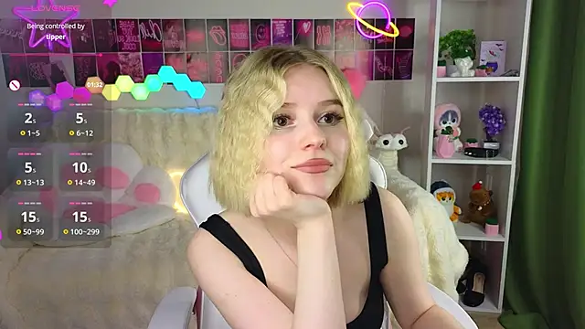 Snapshot of Dragonwind chatting on March 2025 01:57:01 AM Dragonwind online show from March 2025 01:57:01 AM