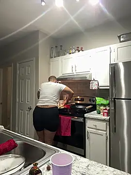 Snapshot of SexyHoneyRedd chatting on February 2025 01:14:02 AM SexyHoneyRedd online show from February 2025 01:14:02 AM