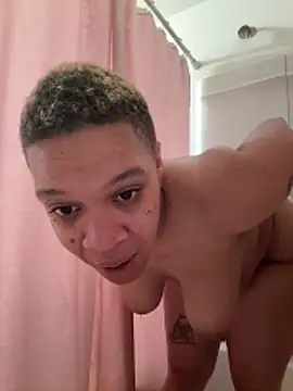 Snapshot of SexyHoneyRedd chatting on February 2026 01:27:02 PM SexyHoneyRedd online show from February 2026 01:27:02 PM