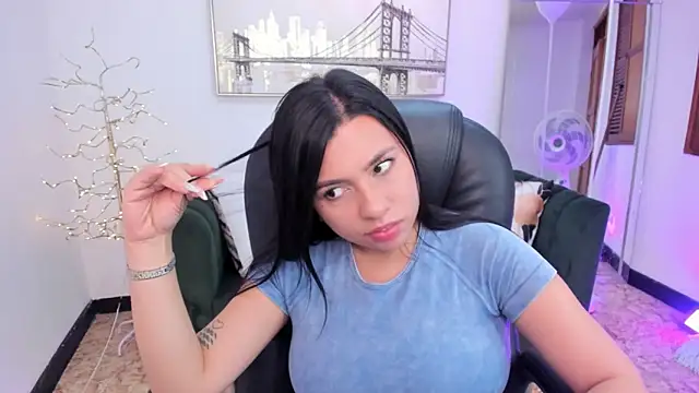 Snapshot of naomii_campbell_ chatting on January 2025 04:03:01 PM naomii campbell online show from January 2025 04:03:01 PM