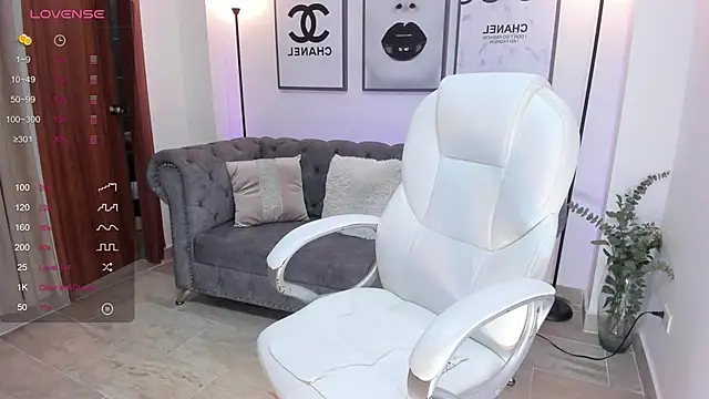 Snapshot of naomii_campbell_ chatting on March 2025 12:45:01 PM naomii campbell online show from March 2025 12:45:01 PM