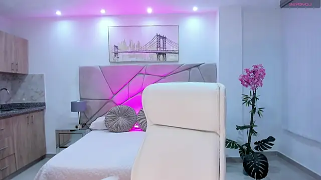 Snapshot of naomii_campbell_ chatting on October 2025 06:20:01 PM naomii campbell online show from October 2025 06:20:01 PM