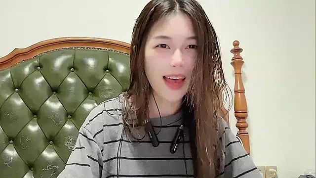 Sweet-Angel999 online show from April 2026 04:45:02 PM