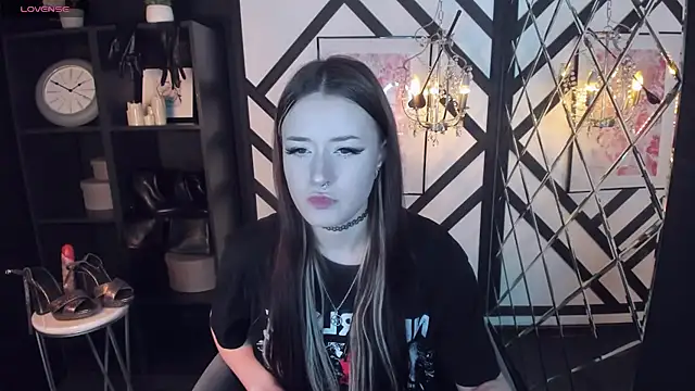 Lily Moonlight online show from February 2025 01:37:02 PM