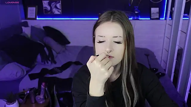 Lily Moonlight online show from March 2025 07:33:02 AM