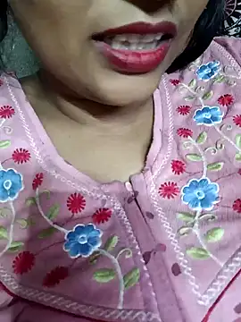 Snapshot of Wifesuman40 chatting on December 2024 06:04:02 PM Wifesuman40 online show from December 2024 06:04:02 PM