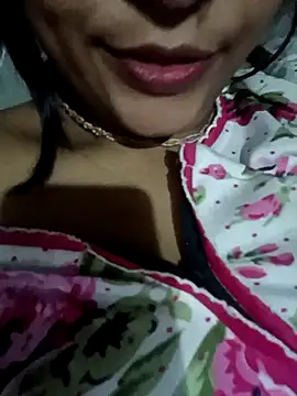 Snapshot of Wifesuman40 chatting on December 2024 08:04:01 PM Wifesuman40 online show from December 2024 08:04:01 PM