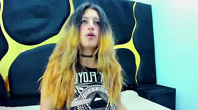 Snapshot of GiaRoussel chatting on February 2025 01:27:01 PM GiaRoussel online show from February 2025 01:27:01 PM