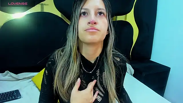 Snapshot of GiaRoussel chatting on October 2025 03:02:01 PM GiaRoussel online show from October 2025 03:02:01 PM