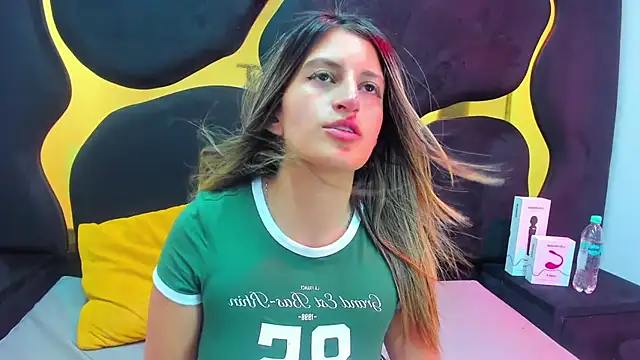 Snapshot of GiaRoussel chatting on November 2025 03:34:02 PM GiaRoussel online show from November 2025 03:34:02 PM