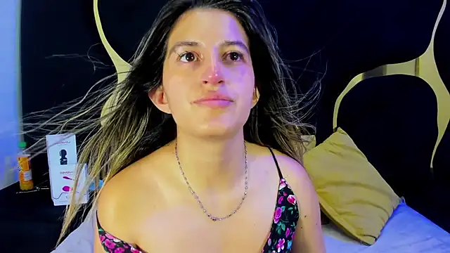 Snapshot of GiaRoussel chatting on November 2025 08:42:01 PM GiaRoussel online show from November 2025 08:42:01 PM