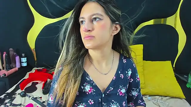 Snapshot of GiaRoussel chatting on November 2025 03:30:02 PM GiaRoussel online show from November 2025 03:30:02 PM