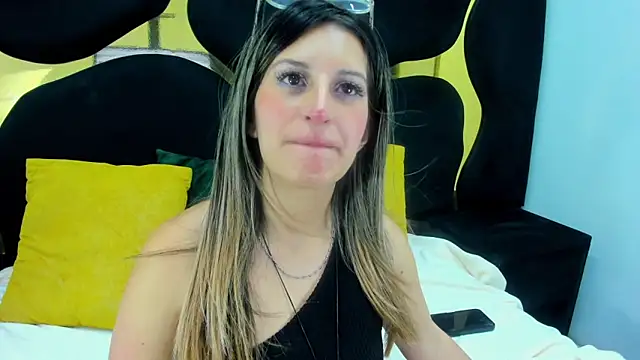 Snapshot of GiaRoussel chatting on December 2025 09:31:02 PM GiaRoussel online show from December 2025 09:31:02 PM