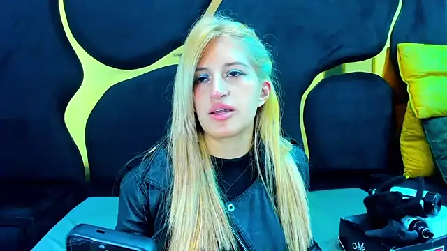 GiaRoussel online show from December 2025 03:08:01 PM