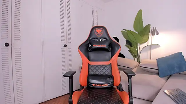 kitty miaa online show from March 2026 04:40:02 AM