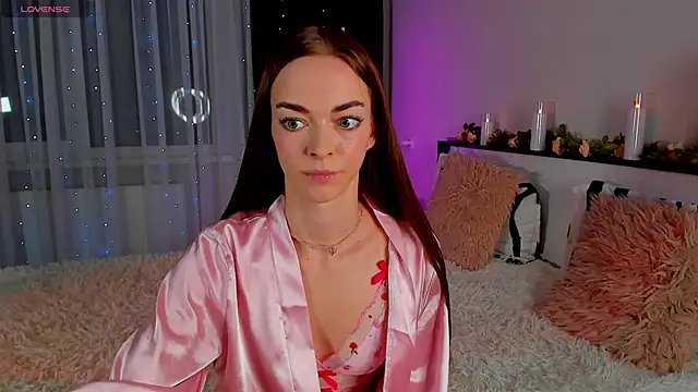 Undertheskin online show from March 2025 06:43:02 PM