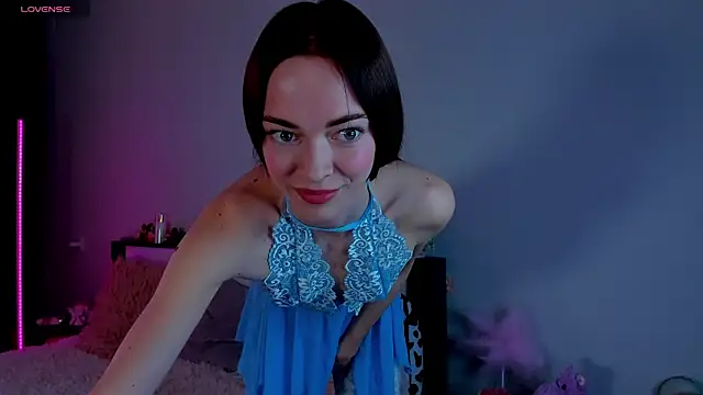 Undertheskin online show from March 2025 04:04:01 PM