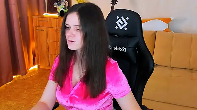 Snapshot of Lora_Cain chatting on December 2024 02:28:01 PM Lora Cain online show from December 2024 02:28:01 PM