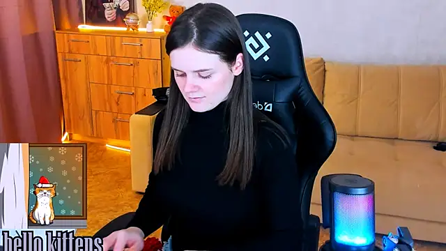 Snapshot of Lora_Cain chatting on December 2024 04:43:01 PM Lora Cain online show from December 2024 04:43:01 PM