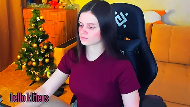 Snapshot of Lora_Cain chatting on December 2024 02:05:01 PM Lora Cain online show from December 2024 02:05:01 PM