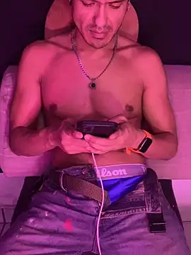 Snapshot of thesummerboy chatting on December 2024 08:05:01 AM thesummerboy online show from December 2024 08:05:01 AM