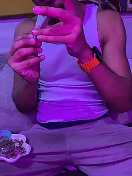 Snapshot of thesummerboy chatting on December 2024 10:21:02 PM thesummerboy online show from December 2024 10:21:02 PM