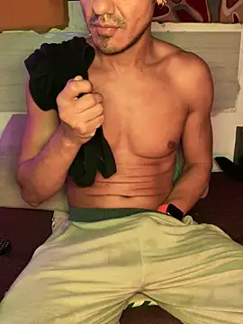 Snapshot of thesummerboy chatting on December 2024 04:36:01 PM thesummerboy online show from December 2024 04:36:01 PM