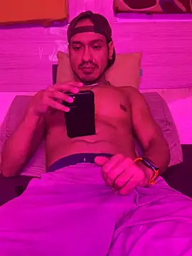 Snapshot of thesummerboy chatting on December 2024 07:14:01 AM thesummerboy online show from December 2024 07:14:01 AM